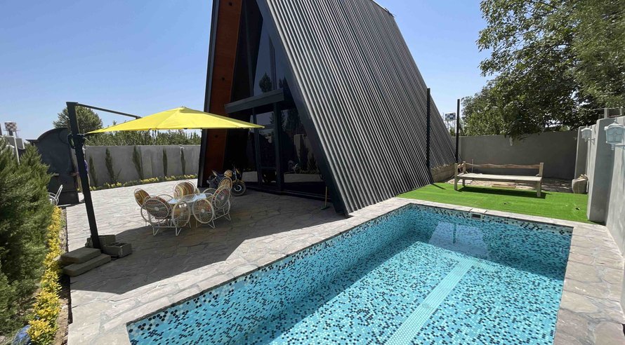 کلبه دوخوابه سوئیسی استخردار رسا