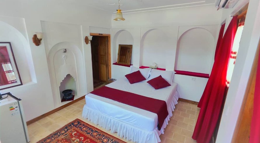 بوم گردی یک تخته فلت عمارت تاریخی دلگشا بهار خواب