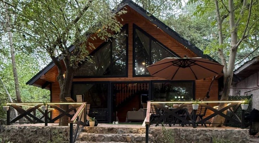 کلبه دوخوابه چوبی مهر