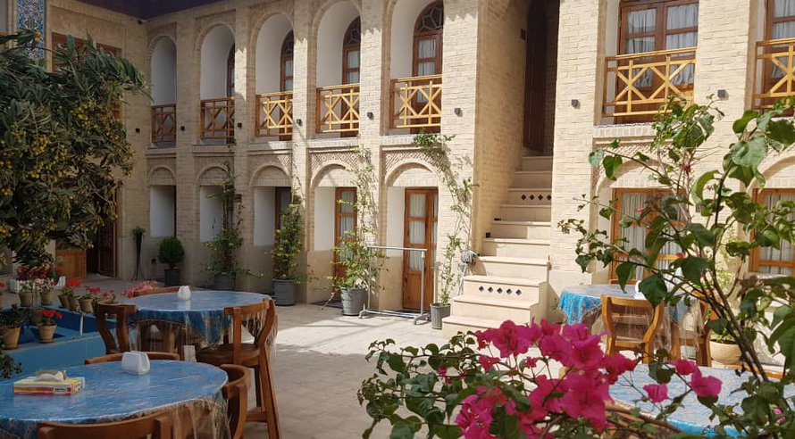 اجاره بوم گردی عمارت قوام الملک - واحد گیسو شیراز
