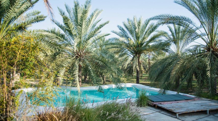 بوم گردی پنج خوابه ساحلی استخردار نخلستون