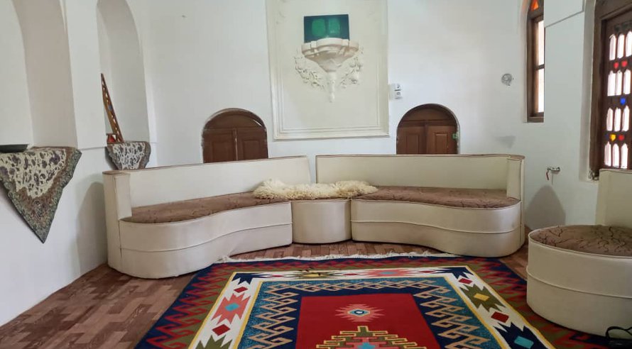 اجاره بوم گردی اقامتگاه بوم گردی وقلعه تاریخی کریم خان - قلعه تاریخی کریم خان - اتاق 1 لالجین