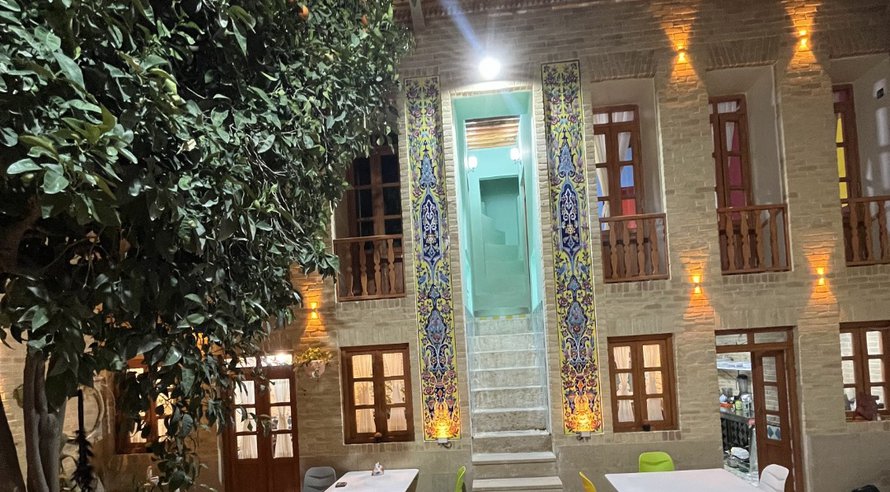 اجاره بوم گردی آیدا بانو - اتاق زرد شیراز