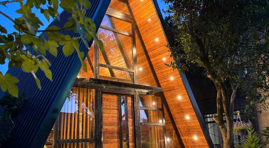 کلبه دوخوابه سوئیسی جکوزی دار نیاوش