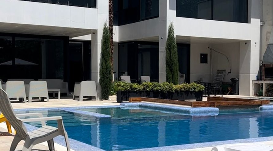 ویلا شش خوابه استخردار آبگرم اربابی