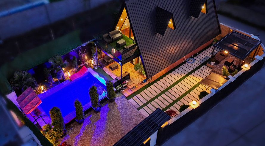 کلبه دوخوابه سوئیسی استخردار آبگرم سیمبا