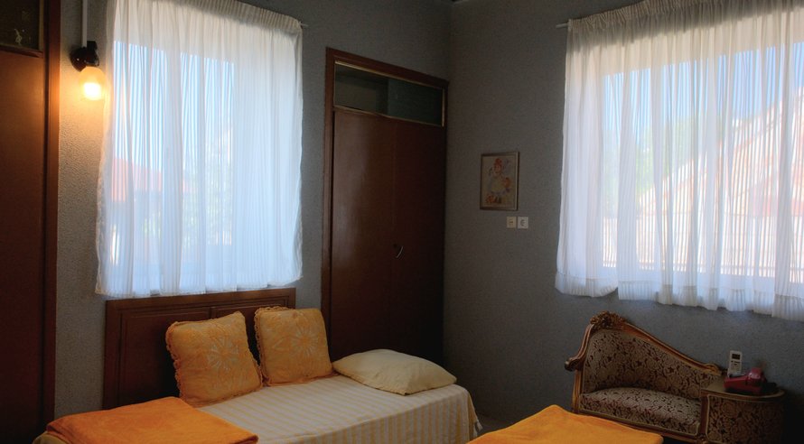 هاستل ما - واحد زرد