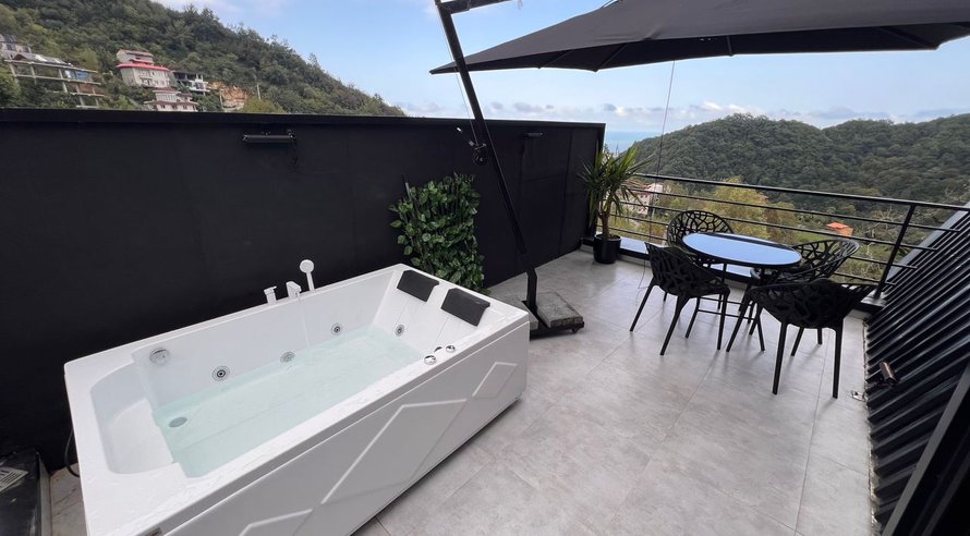 کلبه دوخوابه سوئیسی جنگلی جکوزی دار جواهر