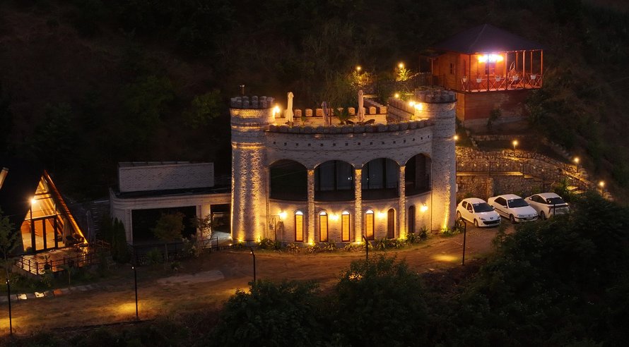 کلبه یک خوابه جکوزی دار شاهنشین اوپه واحد قلعه