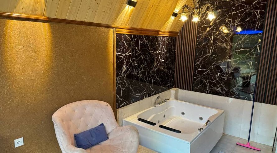 کلبه جکوزی دار دوخوابه سوئیسی پالونیا واحد لیلیوم