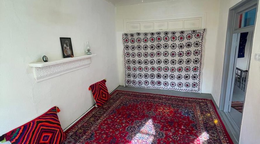 اقامتگاه سنتی خانه تاریخی هاشمی - واحد گل برگ
