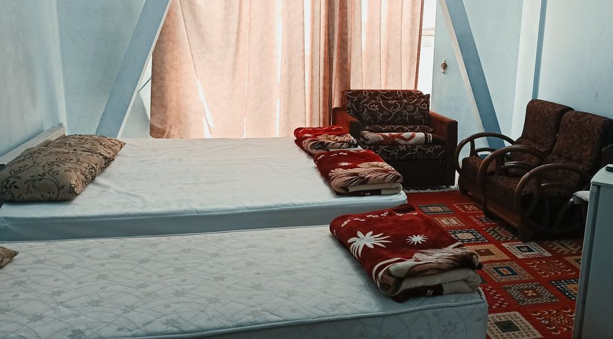 مسافرخانه محبانالحسین - اتاق ۳ تخت طبقه اول