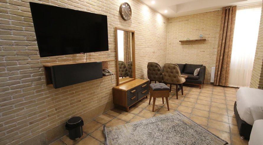 اقامتگاه سنتی هفت دری - واحد گل بانو 102