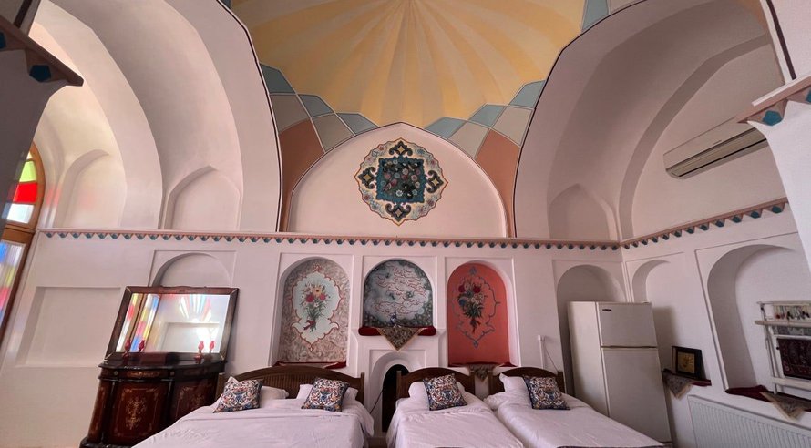 بوم گردی عمارت حاکم - واحد سنتی مینا