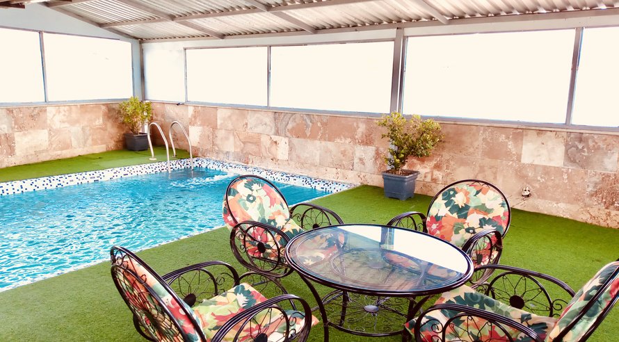 ویلا هفت خوابه استخردار آبگرم عمارت پارسیان