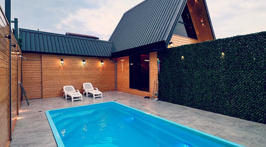 کلبه یک خوابه استخردار آبگرم برکه