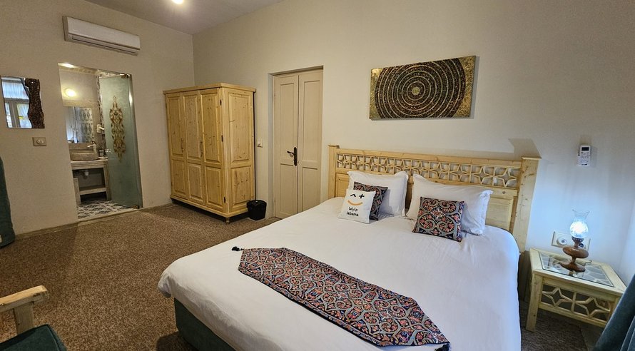 اقامتگاه سنتی ملک التجار - واحد آیینه