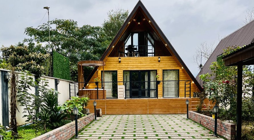 کلبه دوخوابه سوئیسی جنگلی جکوزی دار خانه امید