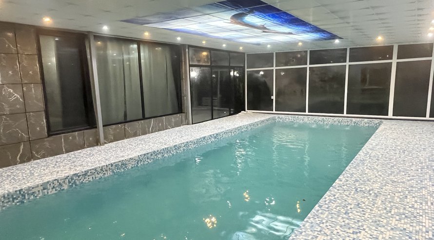 ویلا سه خوابه استخر آبگرم عمارت باغ افرا