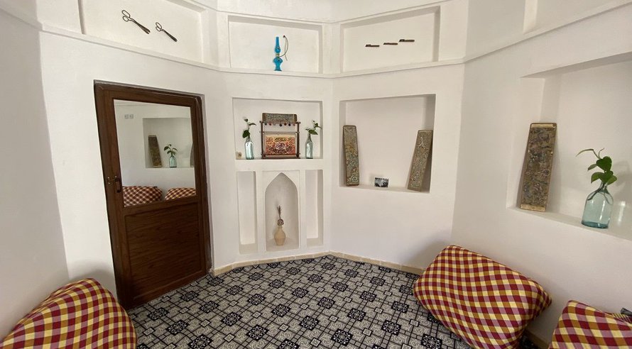 اقامتگاه سنتی بام نایین - واحد قالی