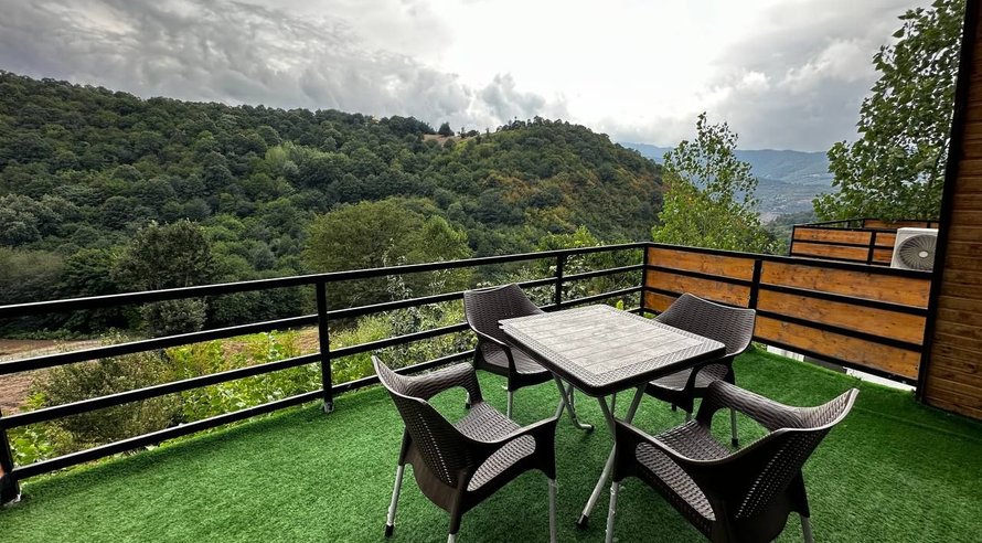 کلبه یک خوابه سوئیسی  جکوزی دار ریندر واحد ۲