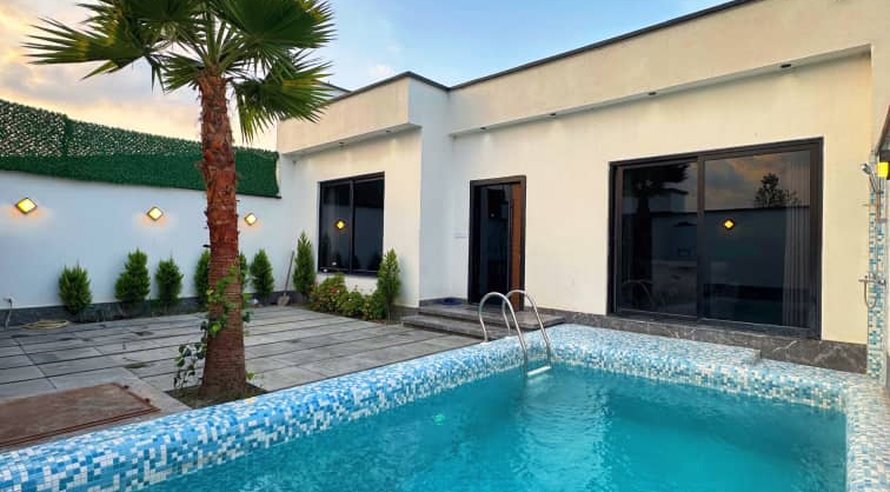 ویلا دوخوابه استخردار آبگرم صدف سفید