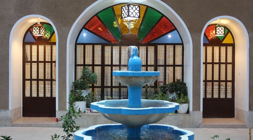 اقامتگاه سنتی کاج کهن - واحد عقیق