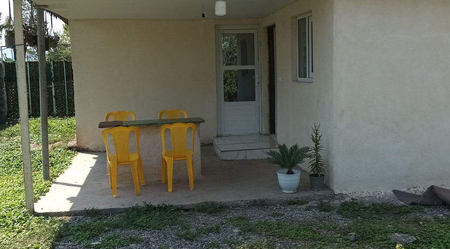 یک خوابه روستایی سبز