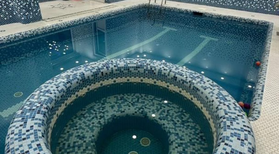 ویلا تریپلکس استخردار آبگرم چهارخوابه نسیم ۶