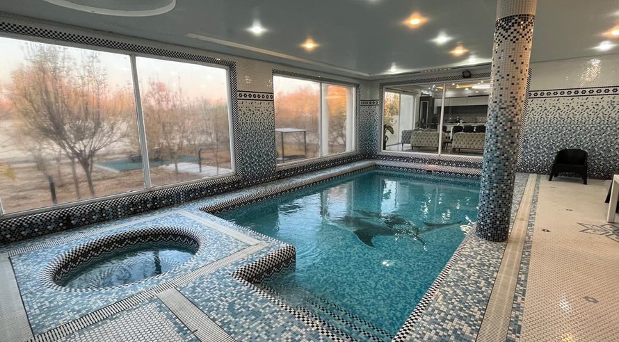 ویلا چهارخوابه استخردار آبگرم عمارت لامور