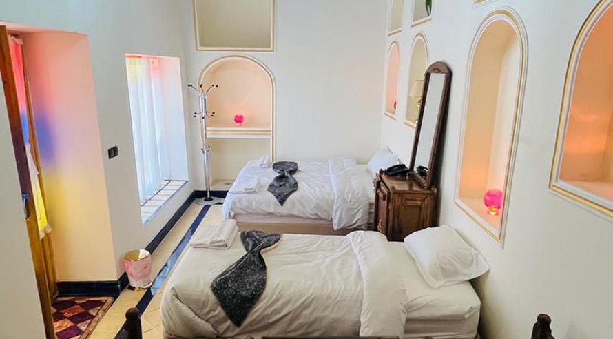 اقامتگاه سنتی آناهید - واحد زنبق