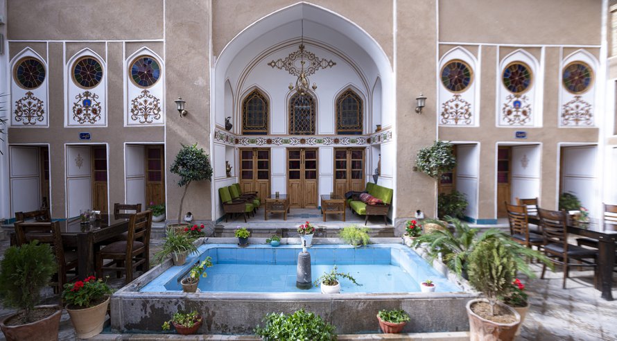 اقامتگاه سنتی یاس اصفهان واحد شمعدونی دوبل