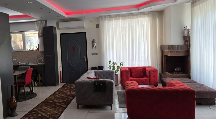 ویلا استخردار دوخوابه باغ منزل پارسی