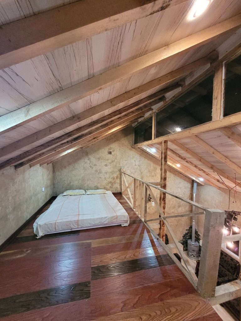 کلبه فلت جنگلی فیروزه ای