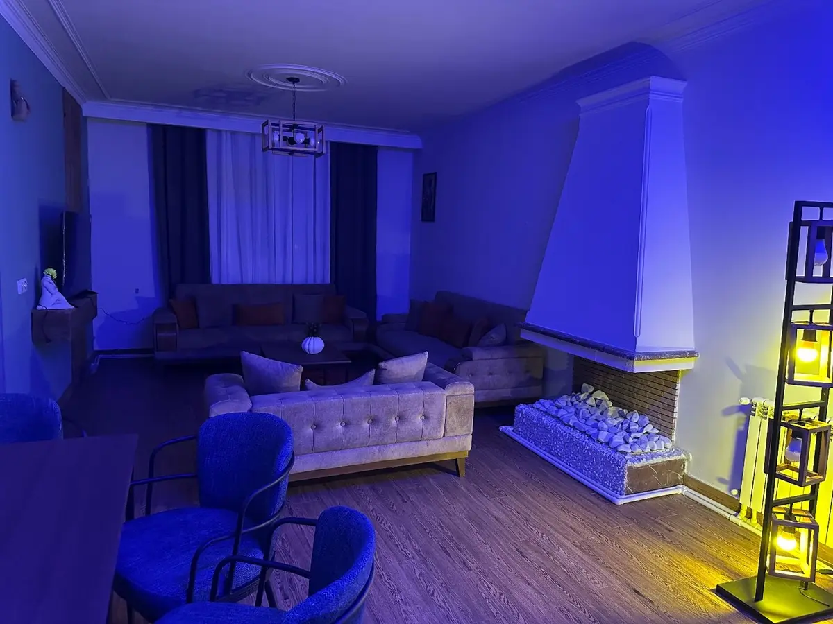 آپارتمان دوخوابه بام زعفرانیه واحد 9