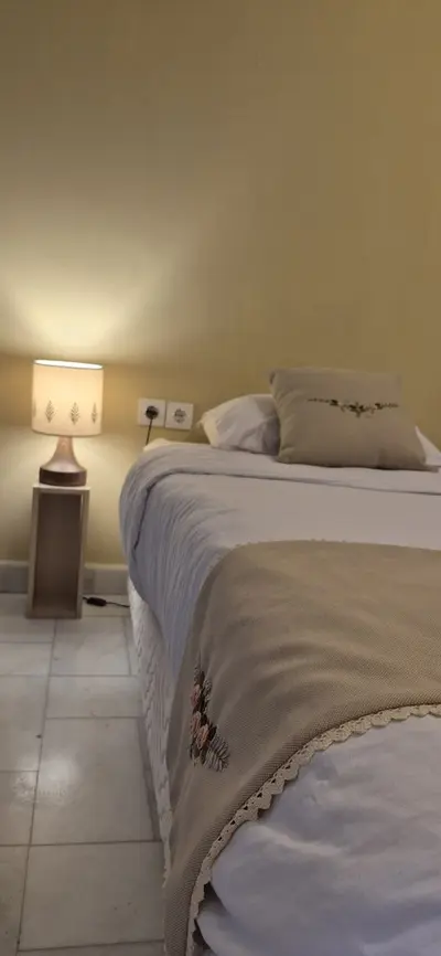 هاستل گُدار - واحد فرشته