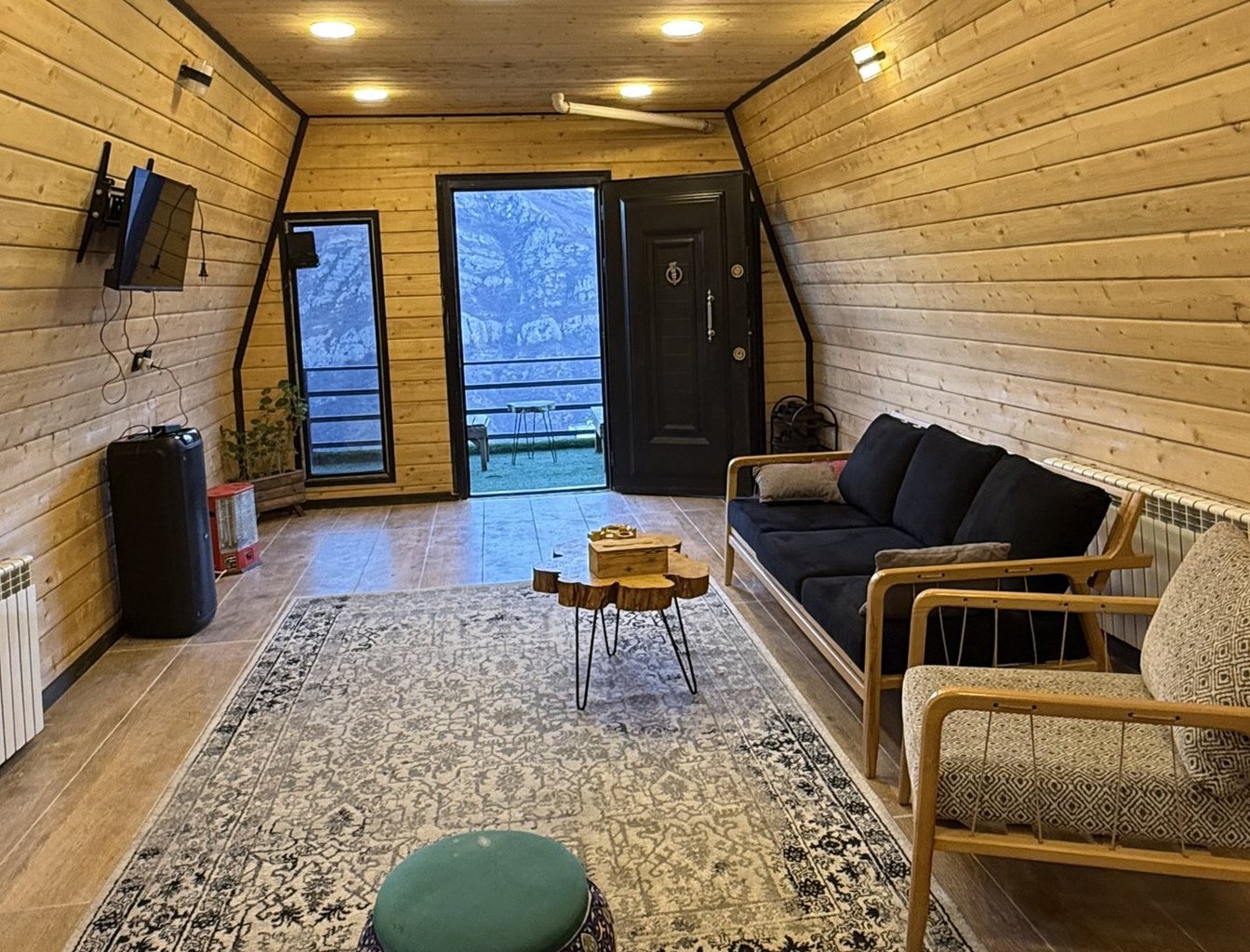 کلبه یک خوابه سوئیسی جکوزی دار چوبینه