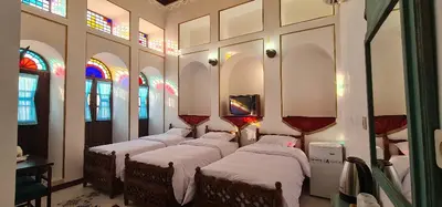 اقامتگاه سنتی سرهنگ - واحد سه تخته سکنچه