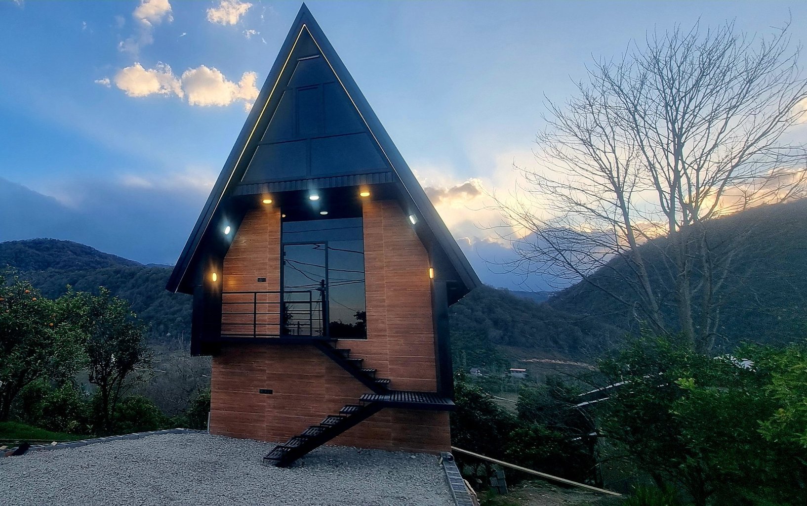 کلبه یک خوابه سوئیسی دوبلکس جکوزی دار تیکیش وی آی پی