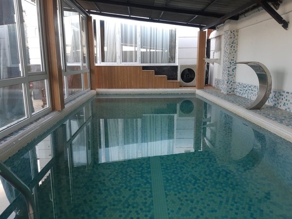 ویلا سه خوابه استخردار آبگرم مانلی