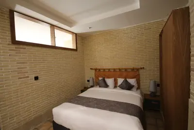 اقامتگاه سنتی هفت دری - واحد سین دخت 206