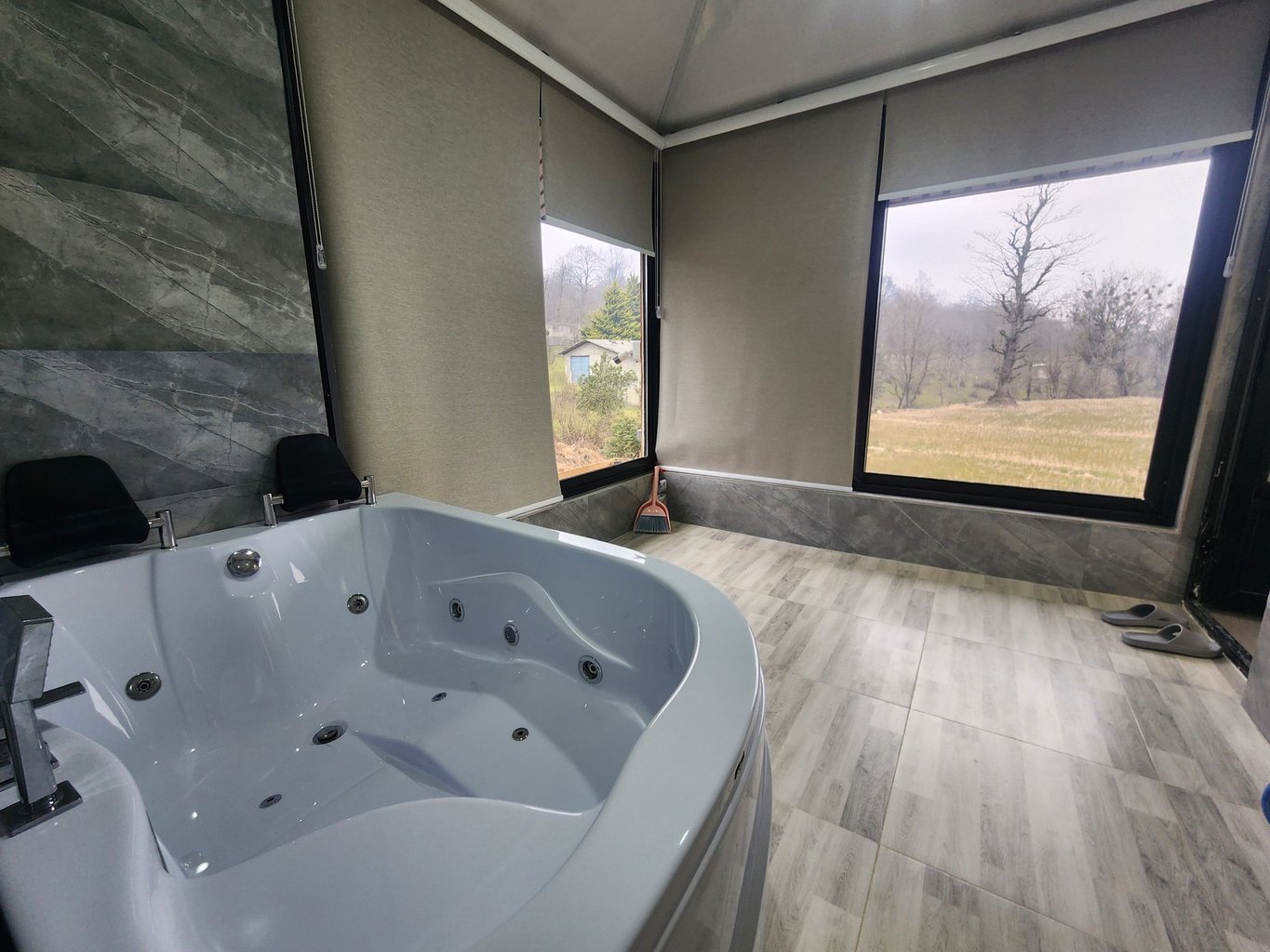 کلبه دوخوابه جکوزی دار داربارِ دامون