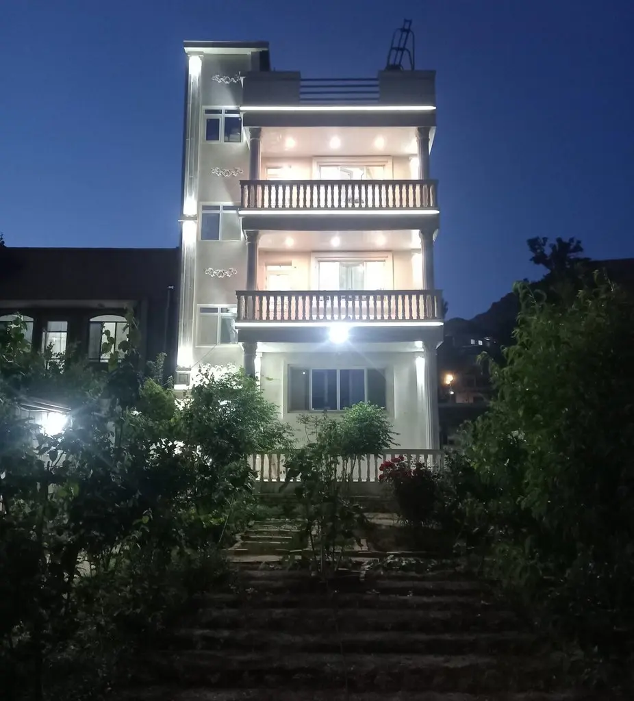 سوئیت سه خوابه سرو رویین