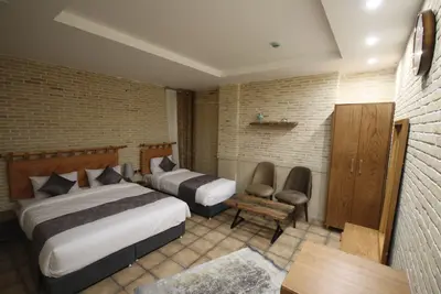 اقامتگاه سنتی هفت دری - واحد سین دخت 206