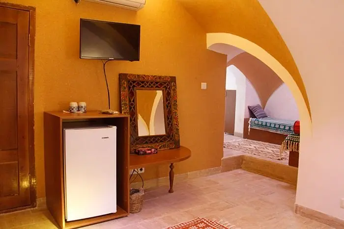 بوم گردی خانه سه نیک - واحد گردآفرید - فضای داخل اتاق