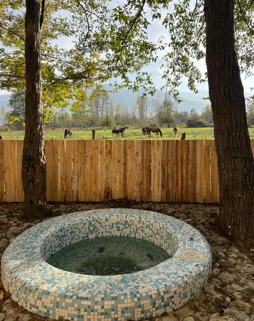 کلبه دوخوابه سوئیسی دوبلکس سیب