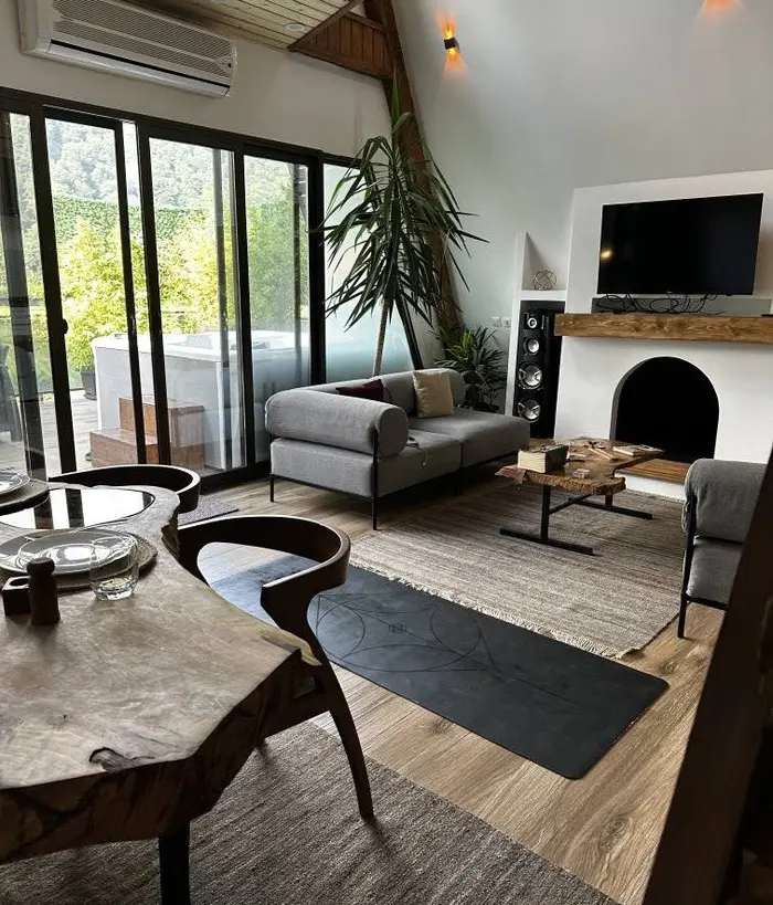 کلبه دوخوابه جنگلی جکوزی دار اوپه