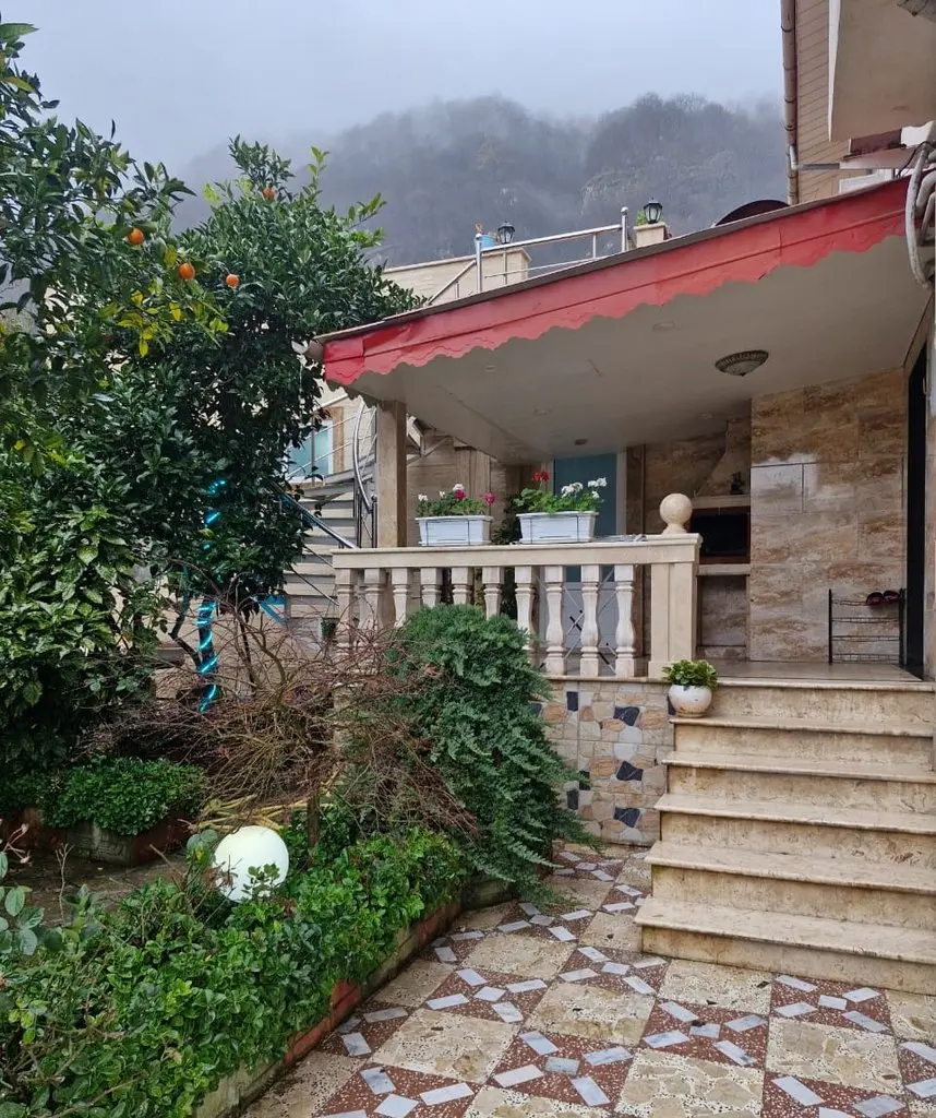 ویلا یک خوابه جنگلی سفید تمشک