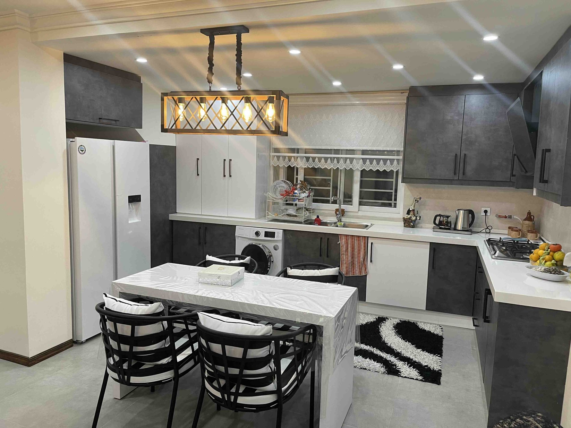 دوخوابه عمارت سفید جنگل