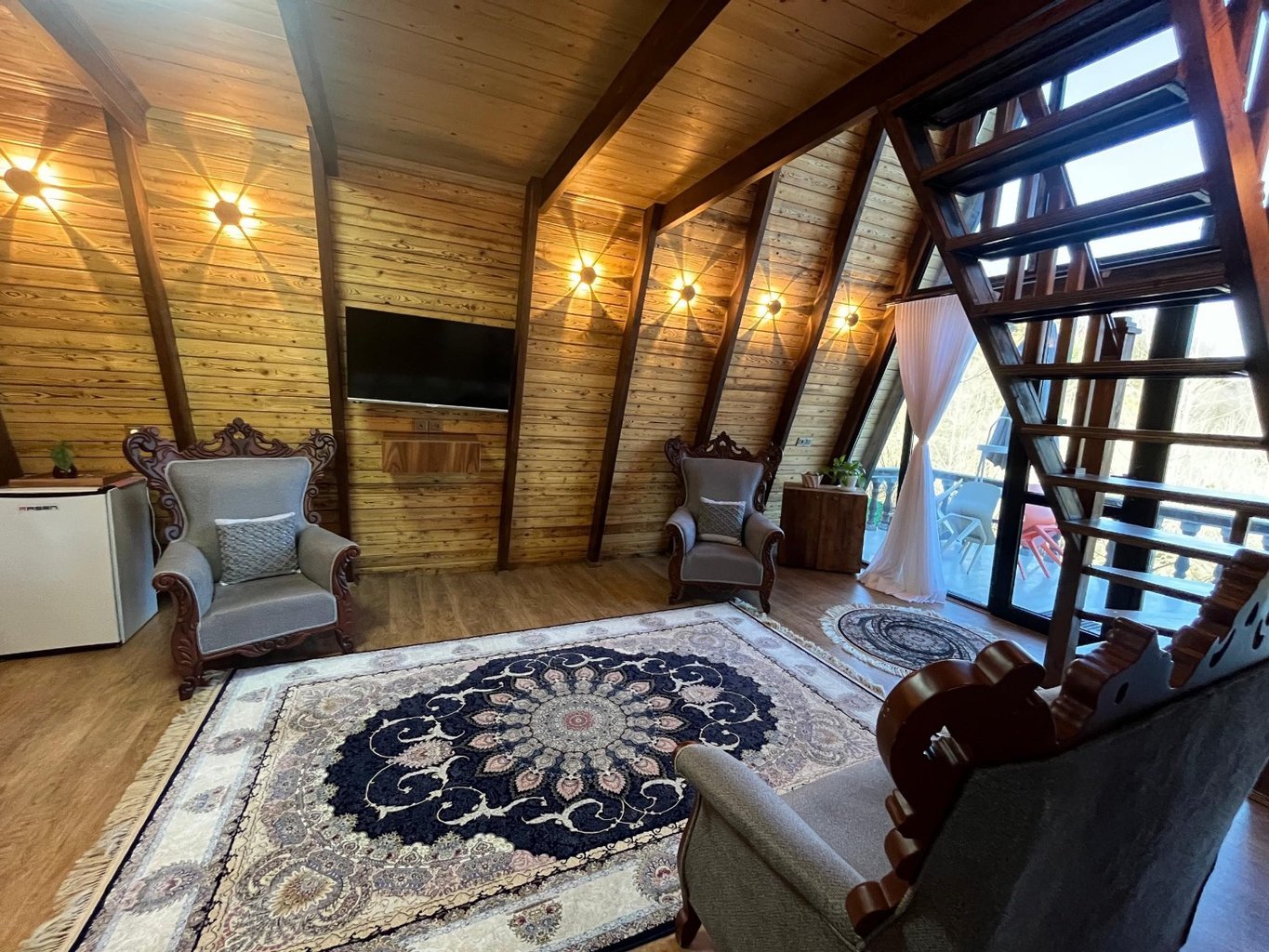 کلبه دوخوابه سوئیسی جکوزی دار روا دیافه